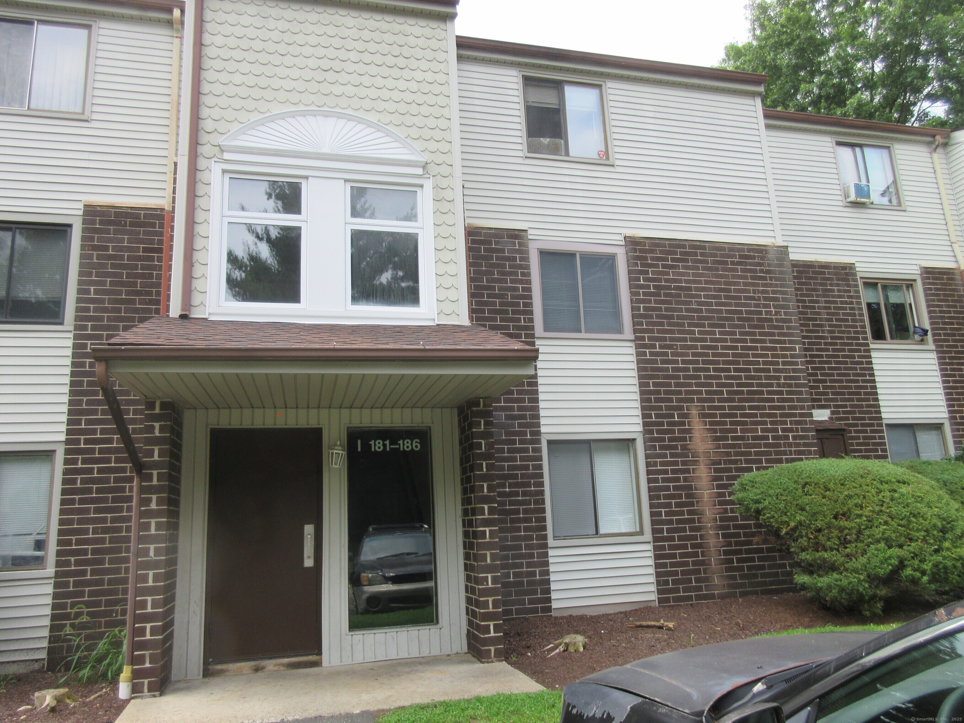 Rental Property at Padanaram Road I184, Danbury, Connecticut - Bedrooms: 1 
Bathrooms: 1 
Rooms: 4  - $1,750 MO.