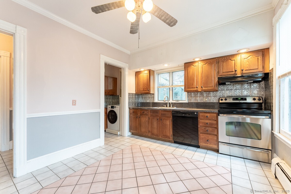 New Haven, Connecticut 06511, United States, 7 Bedrooms Bedrooms, ,4 BathroomsBathrooms,Residential,Active,179199