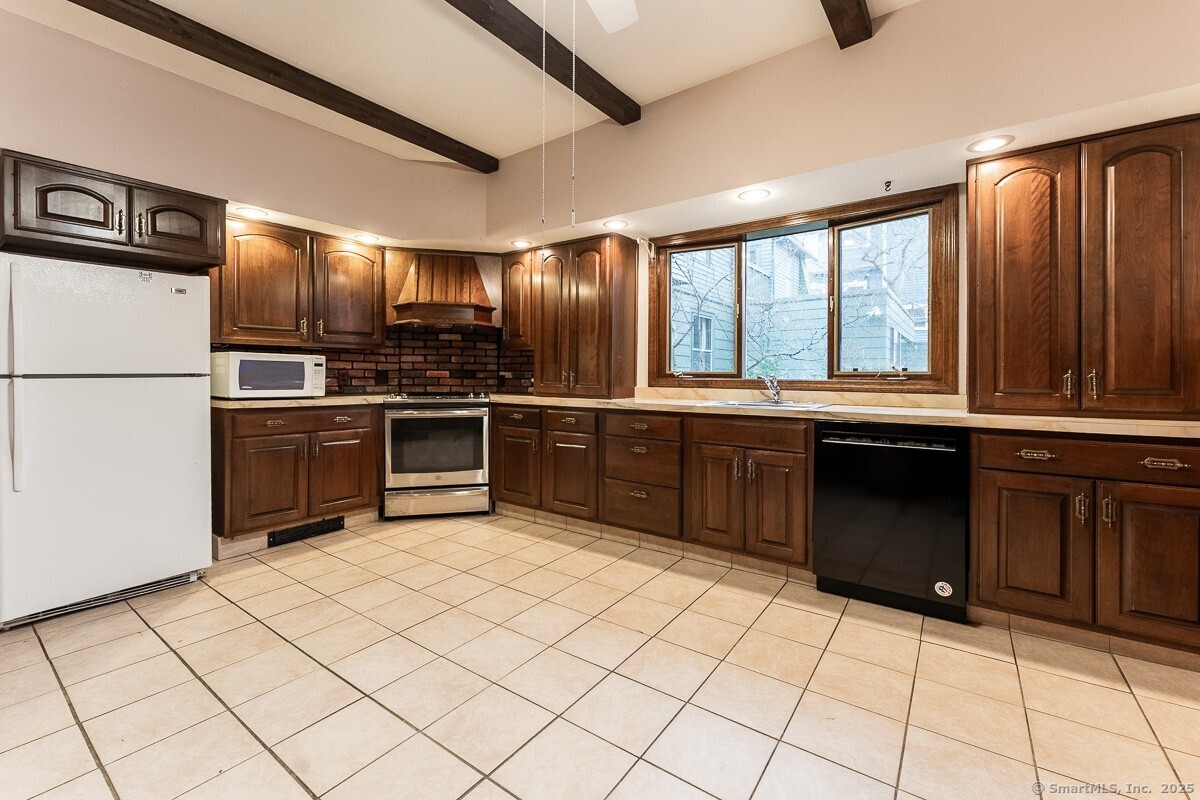 New Haven, Connecticut 06511, United States, 7 Bedrooms Bedrooms, ,4 BathroomsBathrooms,Residential,Active,179199