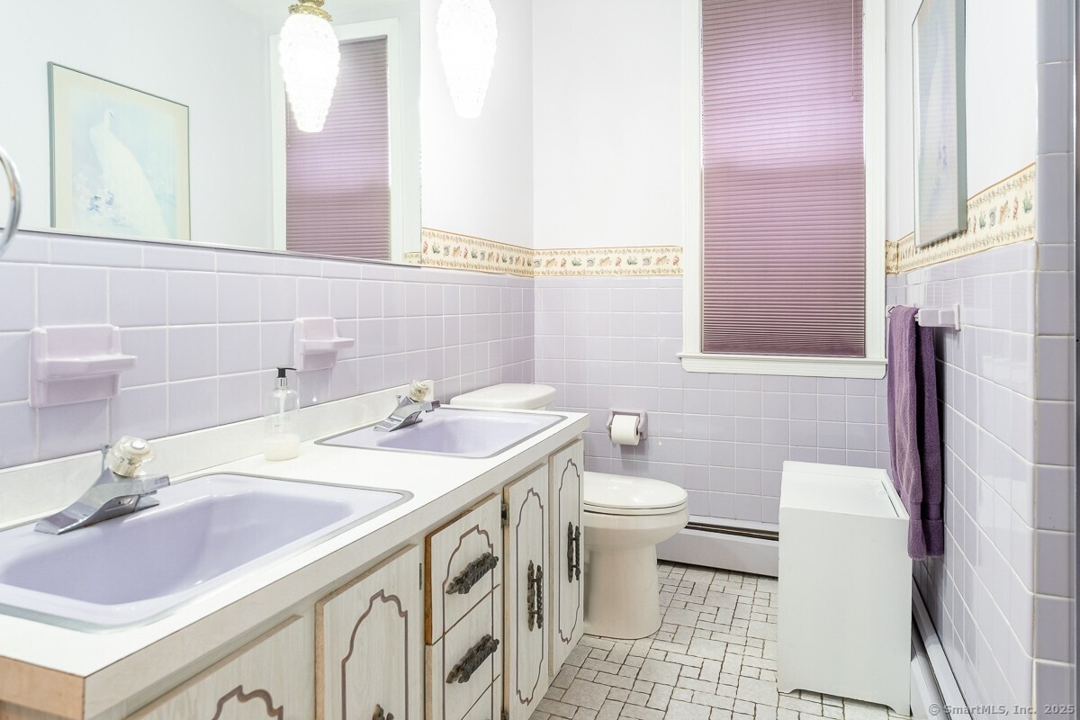 New Haven, Connecticut 06511, United States, 7 Bedrooms Bedrooms, ,4 BathroomsBathrooms,Residential,Active,179199