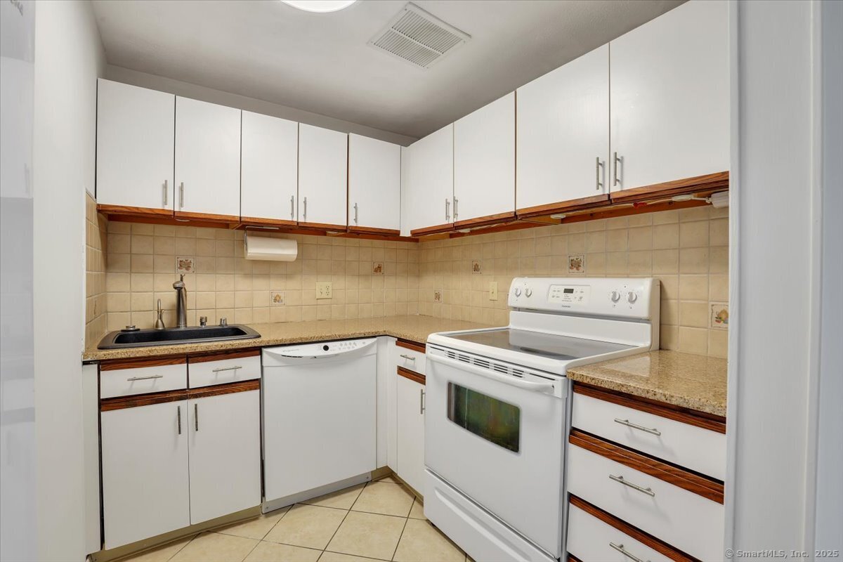 60 Burgundy Hill Lane #60, Middletown, Connecticut image 8