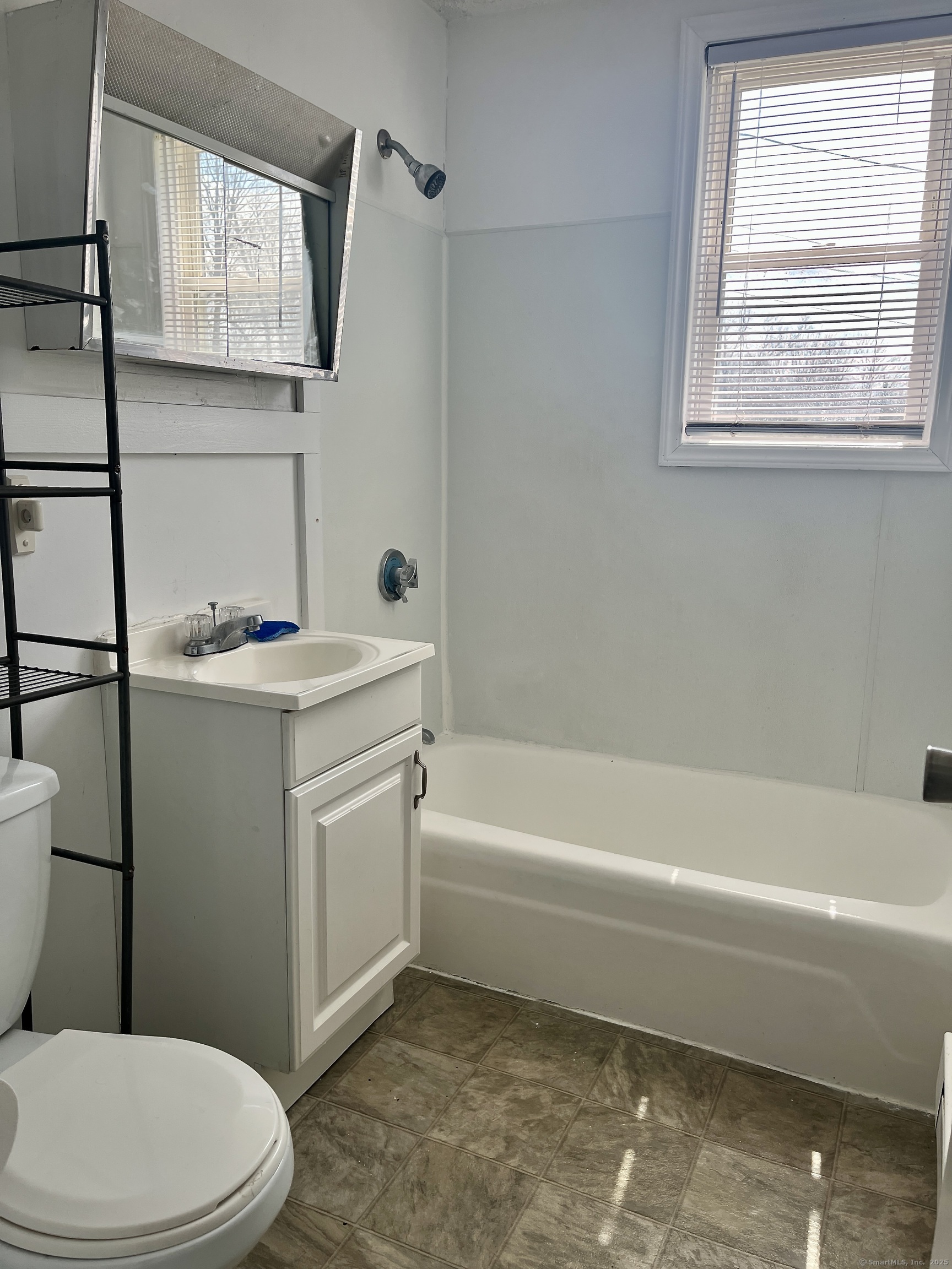 Colchester, Connecticut 06415, United States, 1 Bedroom Bedrooms, ,1 BathroomBathrooms,Residential,Active,89409