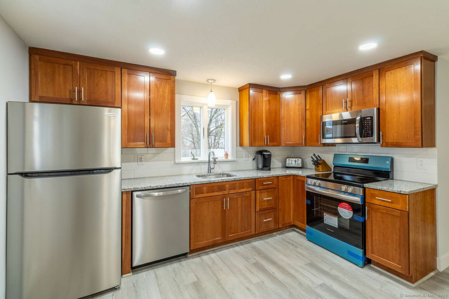 206 Hollister Street, Manchester, Connecticut image 3