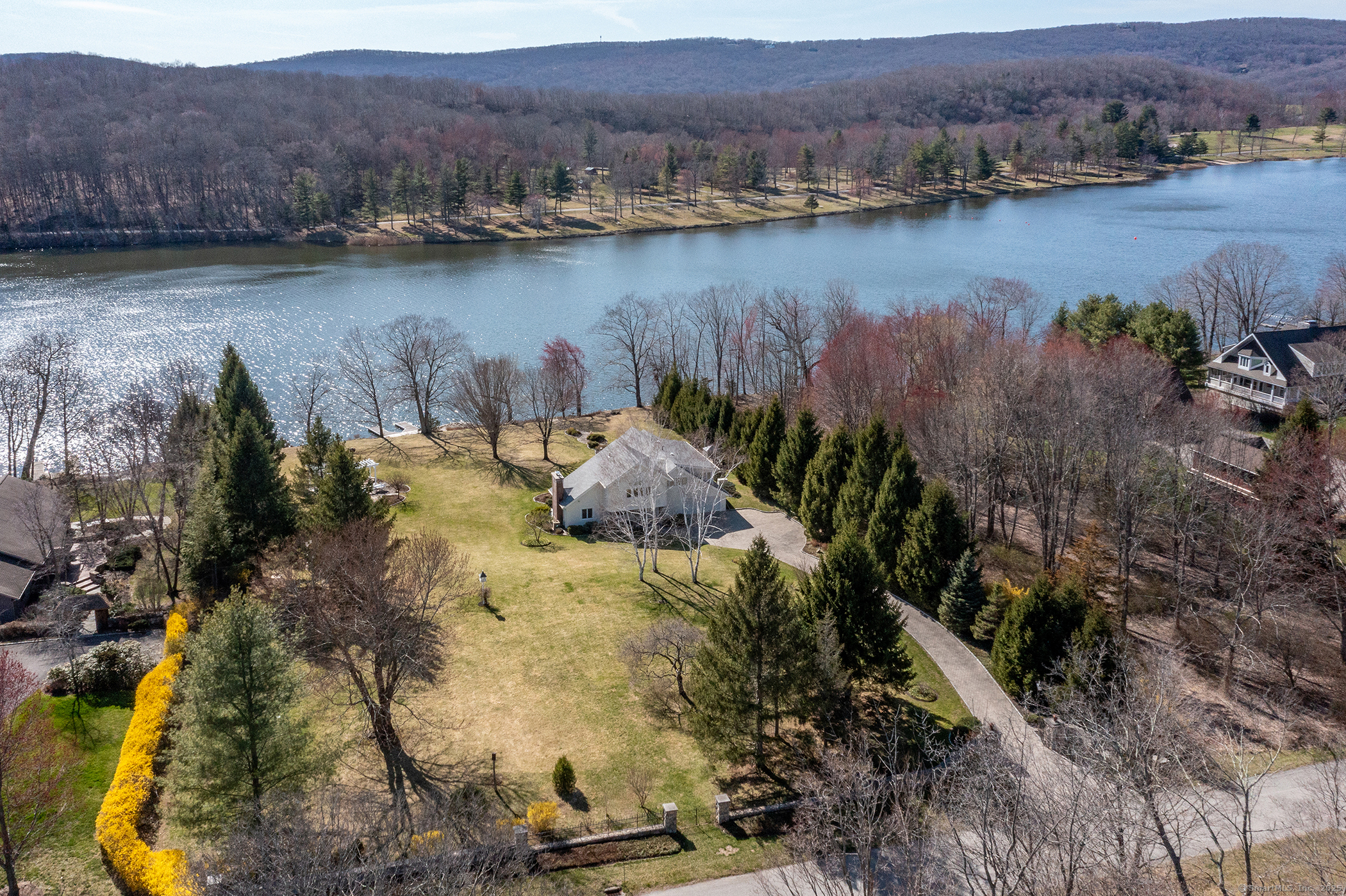 Arrow Point Road, Warren, Connecticut - 5 Bedrooms  
4.5 Bathrooms  
9 Rooms - 
