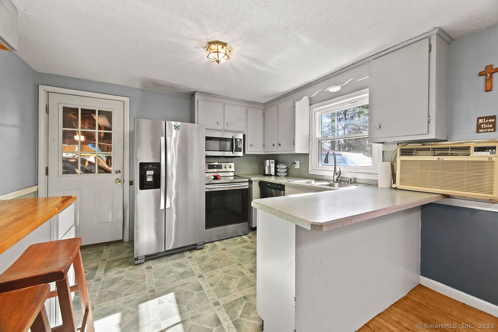 20 Sims Road, Bristol, Connecticut image 7