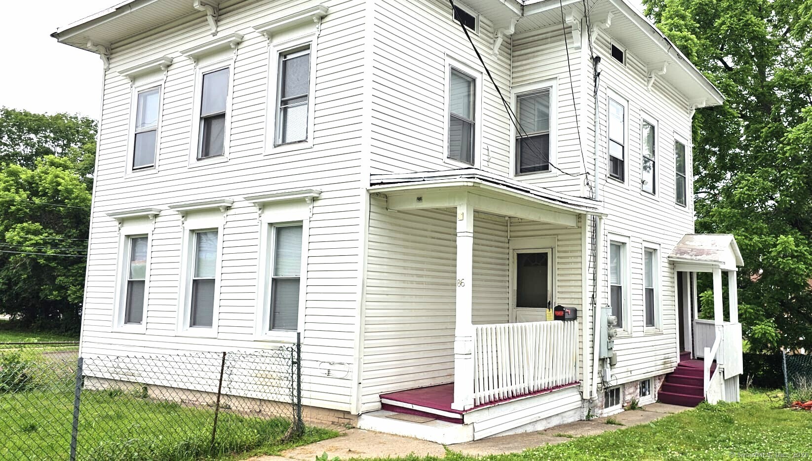 Rockwell Avenue 1st Fl, New Britain, Connecticut - 2 Bedrooms  
1 Bathrooms  
4 Rooms - 
