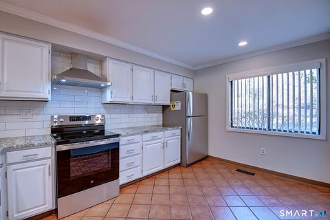 Tiny photo for 4 Stonington Court #4, Avon, CT 06001 (MLS # 24171078)