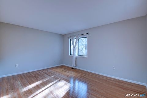 Tiny photo for 4 Stonington Court #4, Avon, CT 06001 (MLS # 24171078)