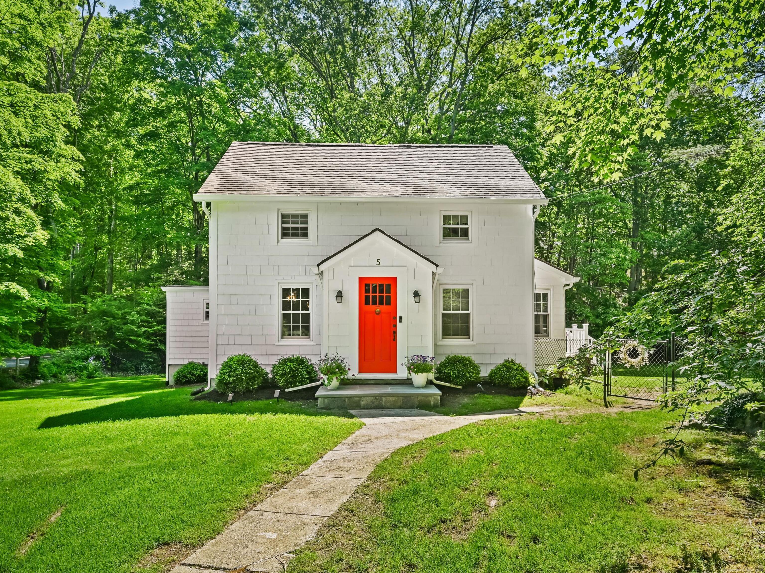 Property for Sale at Hunting Ridge Road, Stamford, Connecticut - Bedrooms: 4 
Bathrooms: 3 
Rooms: 8  - $799,000