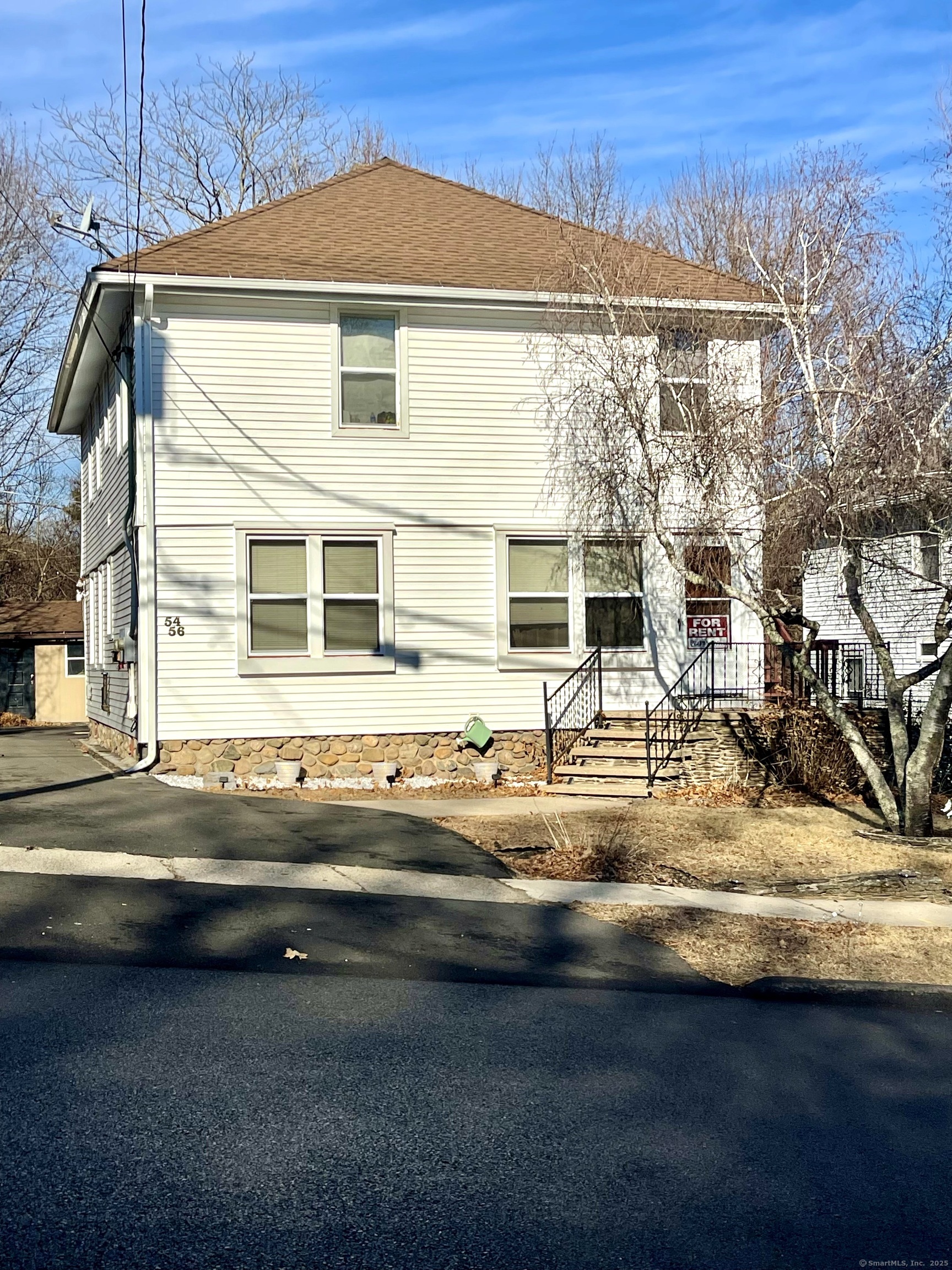 56 Putnam Street, Bristol, Connecticut - 2 Bedrooms  
1 Bathrooms  
4 Rooms - 