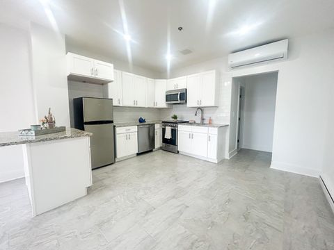 Photo of 207 Bank Street #201, New London, CT 06320 (MLS # 24135684)