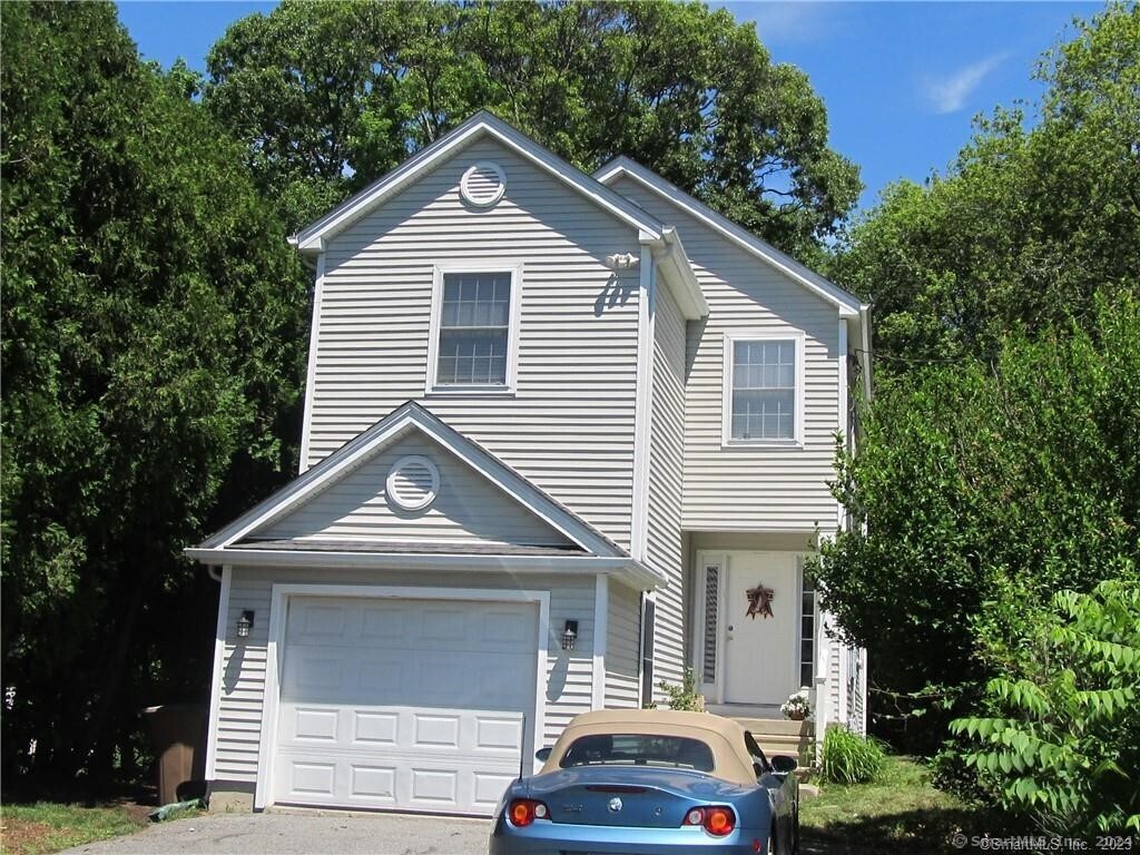 Rental Property at 7 Park Court, East Lyme, Connecticut - Bedrooms: 3 
Bathrooms: 3 
Rooms: 6  - $3,000 MO.