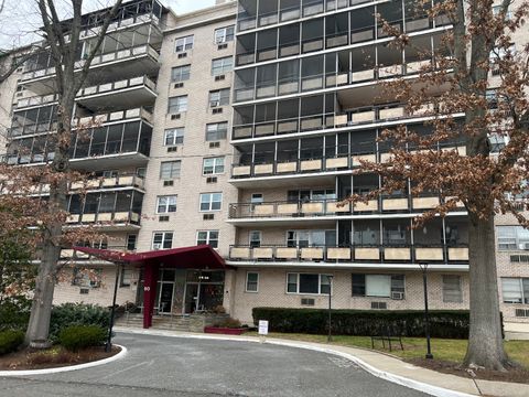 Photo of 80 Cartright Street #5F, Bridgeport, CT 06604 (MLS # 24143698)