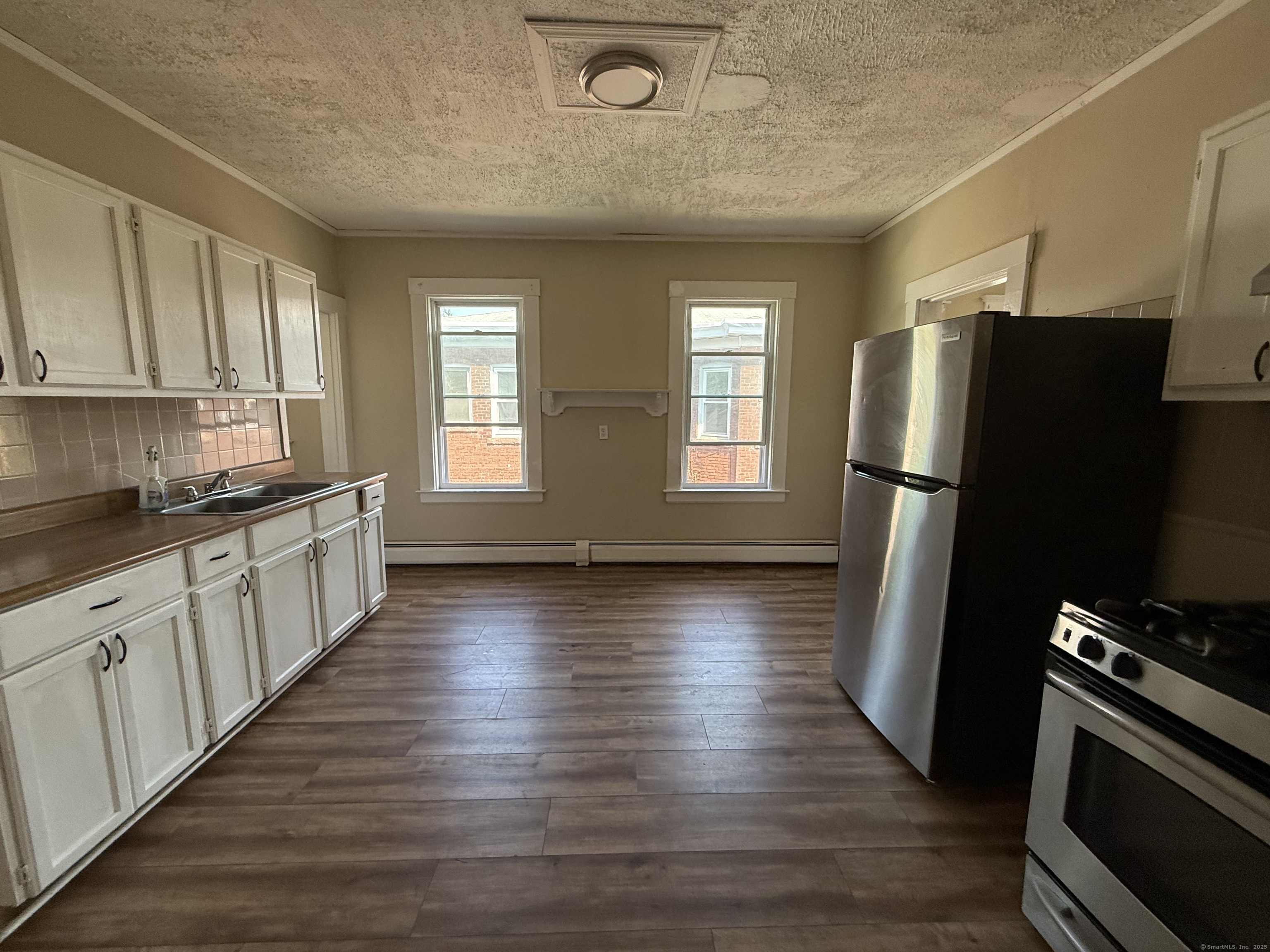 Hartford, Connecticut 06106, United States, 3 Bedrooms Bedrooms, ,1 BathroomBathrooms,Residential,Active,191522 Hartford, Connecticut 06106, United States, 3 Bedrooms Bedrooms, ,1 BathroomBathrooms,Residential,Active,191522