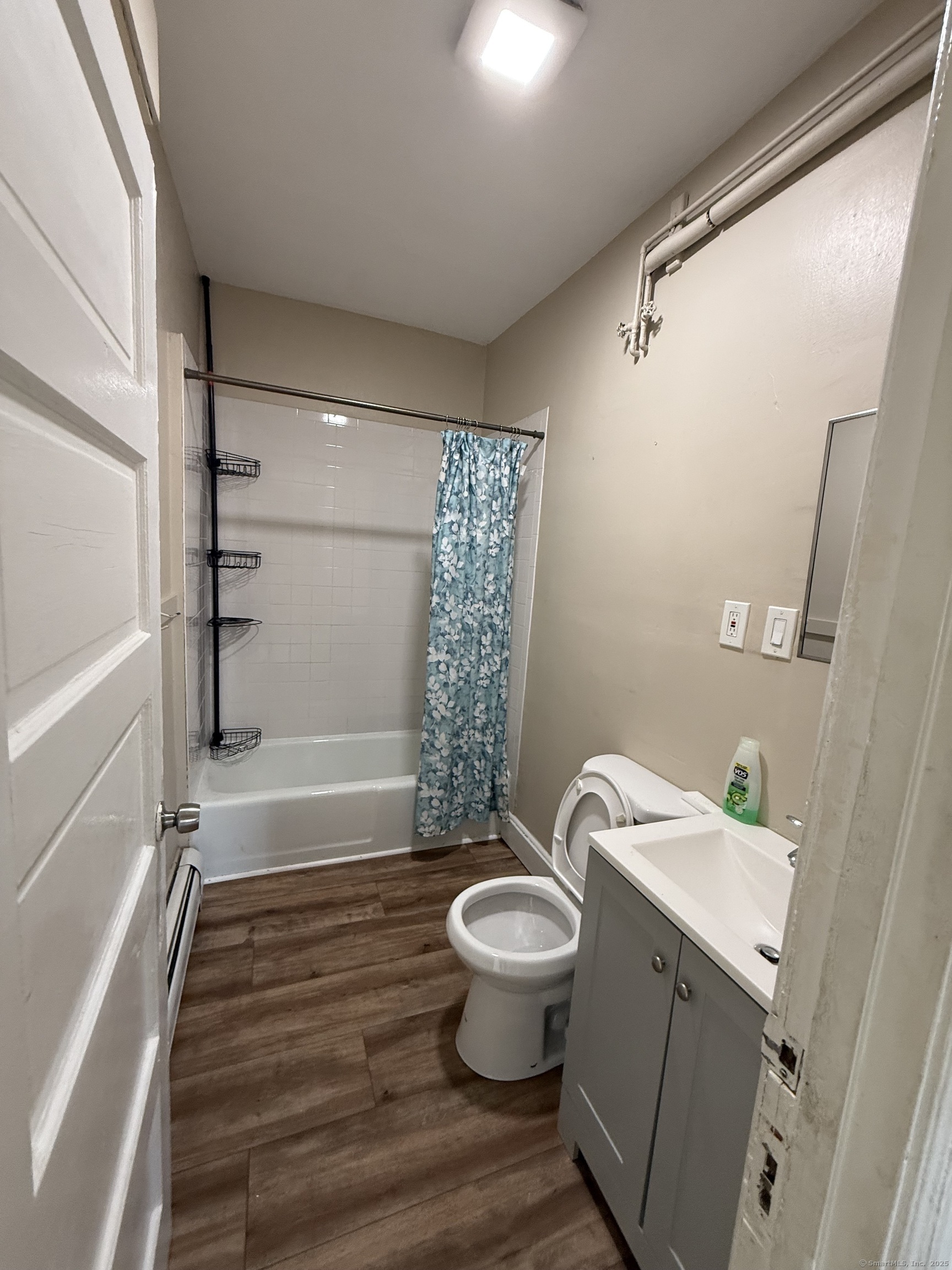 Hartford, Connecticut 06106, United States, 3 Bedrooms Bedrooms, ,1 BathroomBathrooms,Residential,Active,191522