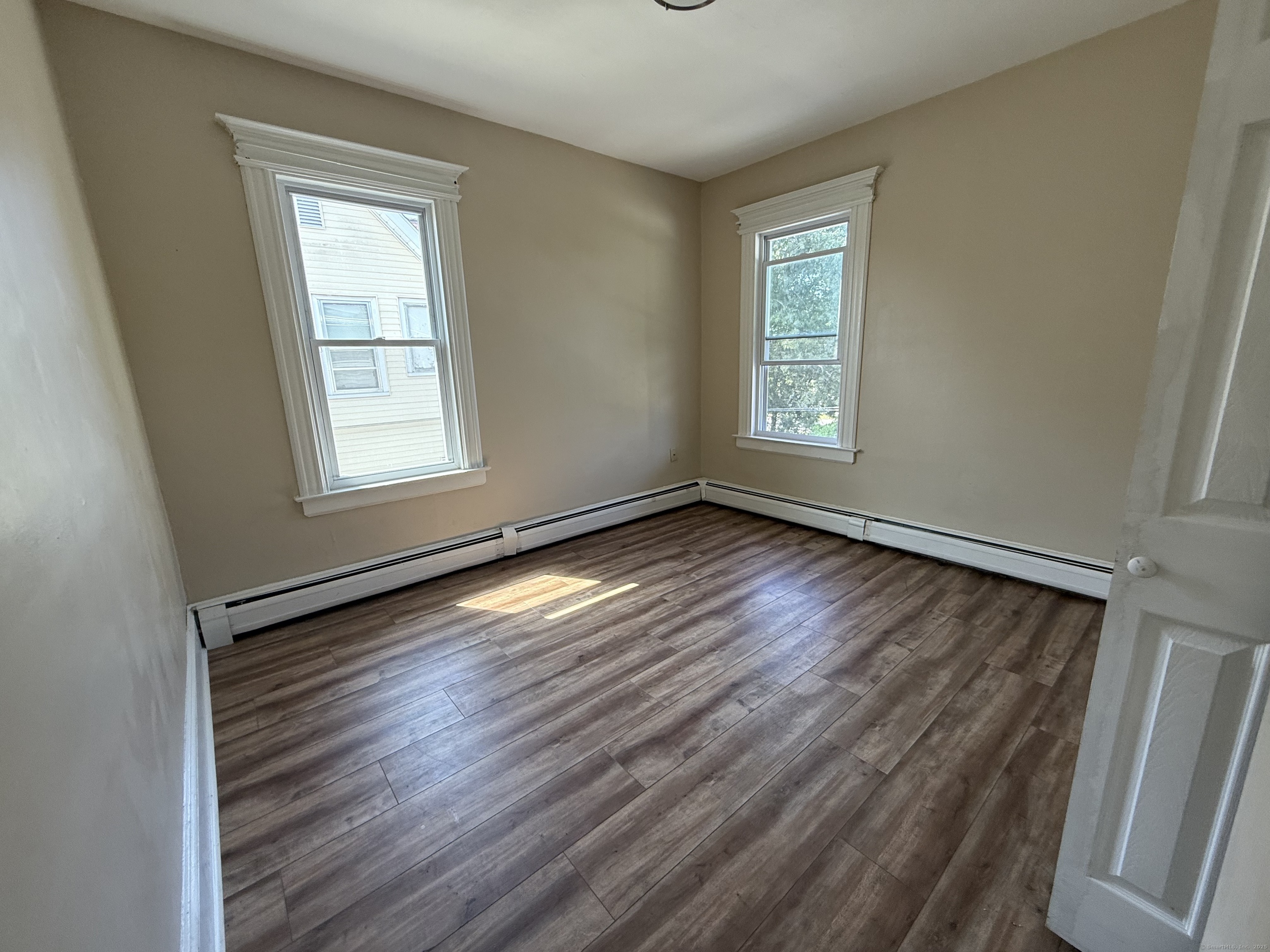 Hartford, Connecticut 06106, United States, 3 Bedrooms Bedrooms, ,1 BathroomBathrooms,Residential,Active,191522