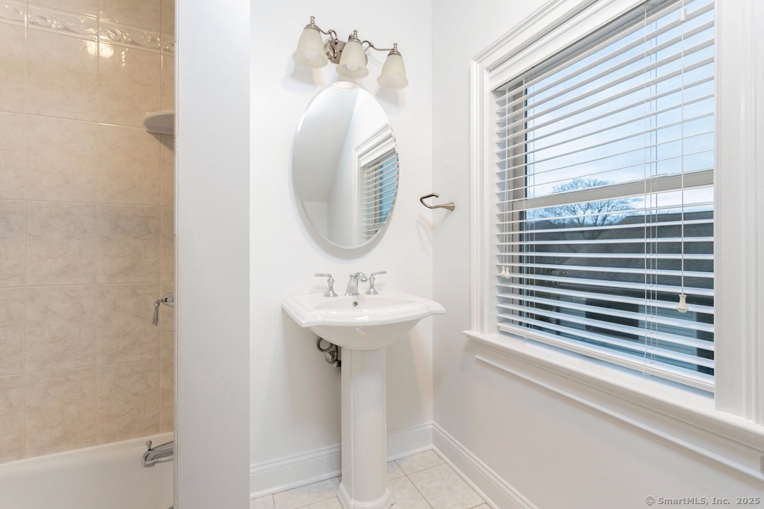 Stamford, Connecticut 06907, United States, 6 Bedrooms Bedrooms, ,6 BathroomsBathrooms,Residential,Active,199146