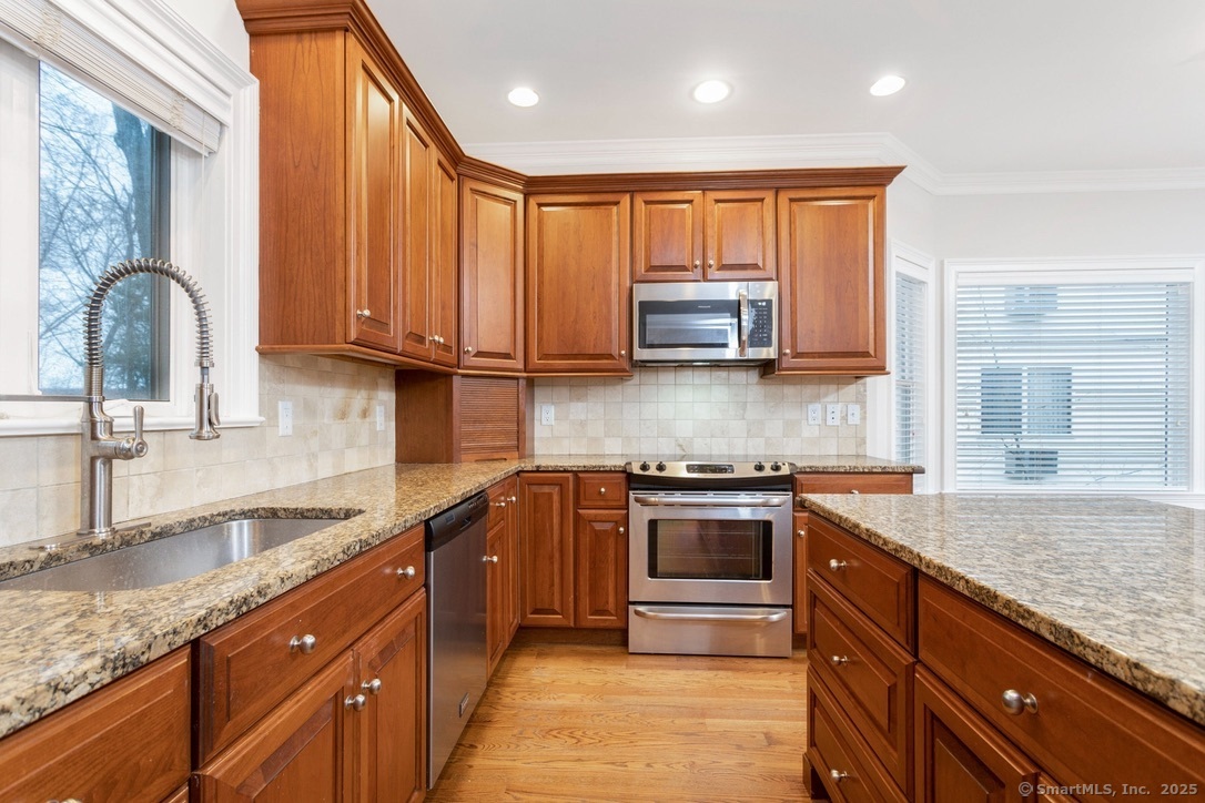 Stamford, Connecticut 06907, United States, 6 Bedrooms Bedrooms, ,6 BathroomsBathrooms,Residential,Active,199146