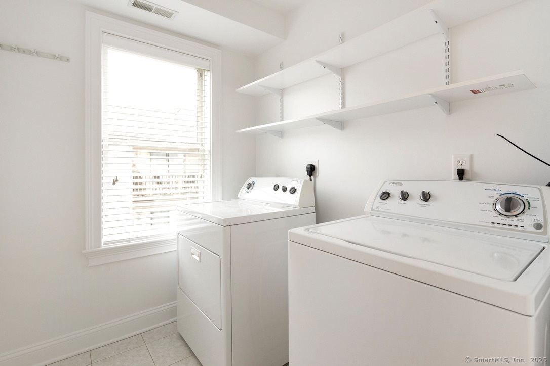 Stamford, Connecticut 06907, United States, 6 Bedrooms Bedrooms, ,6 BathroomsBathrooms,Residential,Active,199146