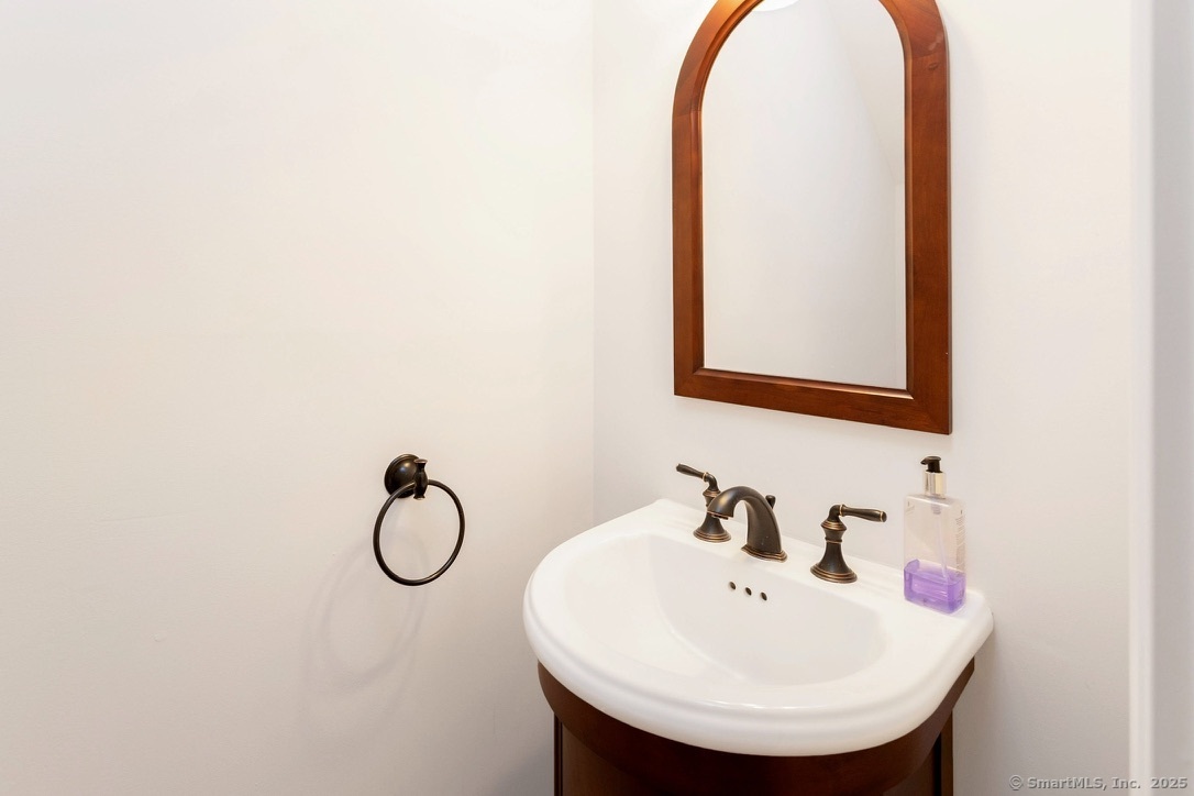 Stamford, Connecticut 06907, United States, 6 Bedrooms Bedrooms, ,6 BathroomsBathrooms,Residential,Active,199146