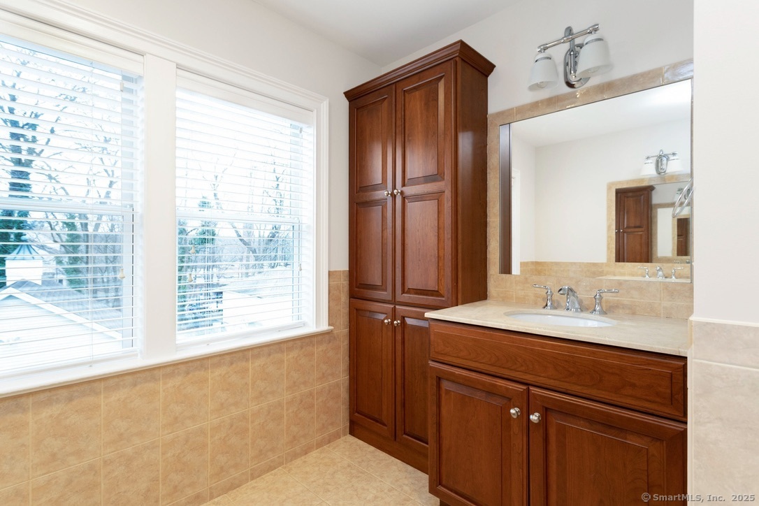 Stamford, Connecticut 06907, United States, 6 Bedrooms Bedrooms, ,6 BathroomsBathrooms,Residential,Active,199146