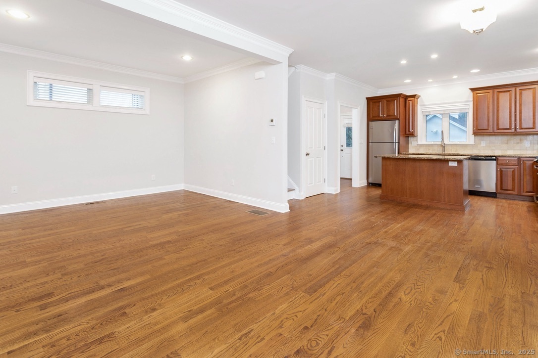 Stamford, Connecticut 06907, United States, 6 Bedrooms Bedrooms, ,6 BathroomsBathrooms,Residential,Active,199146