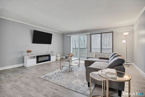 Photo of 21 Hawthorn Court #21, Cromwell, CT 06416 (MLS # 24159786)