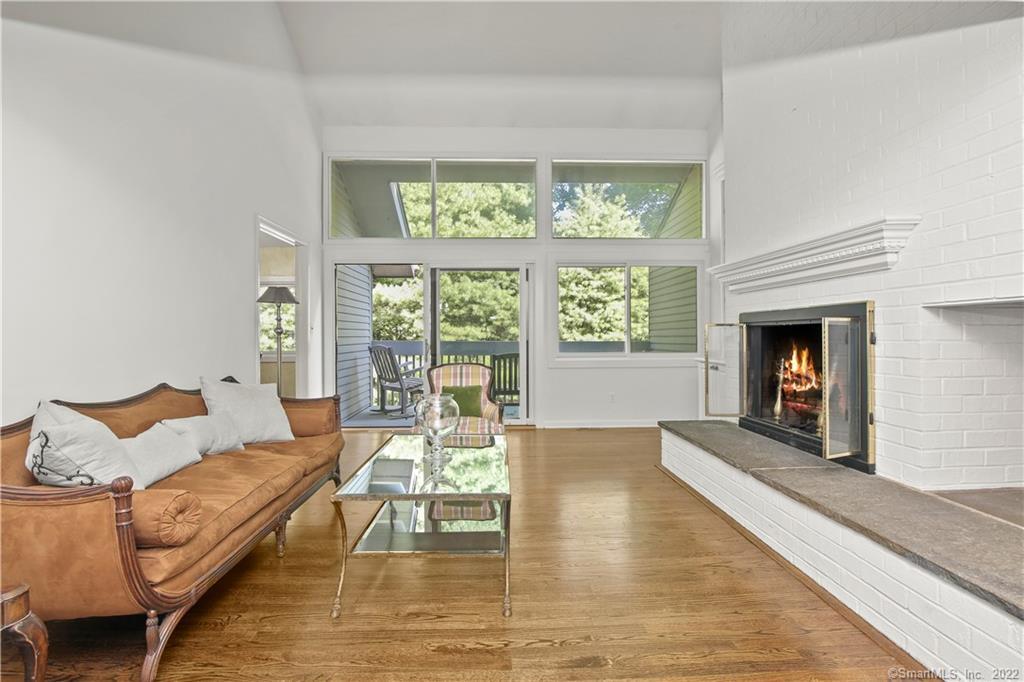 Photo 1 of 377 Main Street 18, New Canaan, Connecticut, $1,125,000, Web #: 170515251