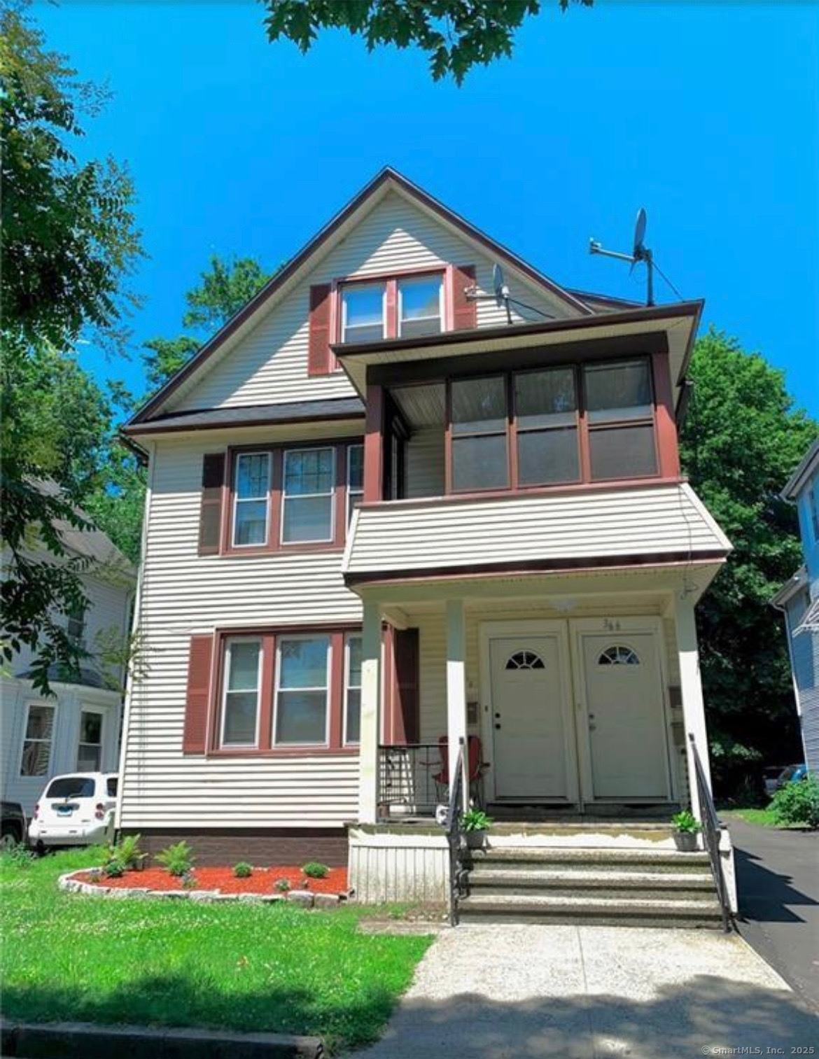 Rental Property at W Rock Avenue 3, New Haven, Connecticut - Bedrooms: 3 
Bathrooms: 1 
Rooms: 6  - $2,100 MO.