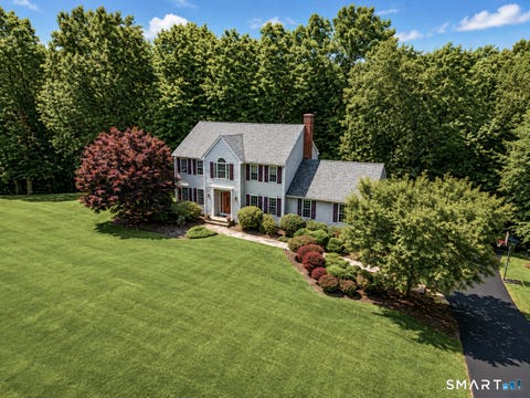 Homes For Sale - 5 Stone Gate Drive<br/> Newtown, CT 06482