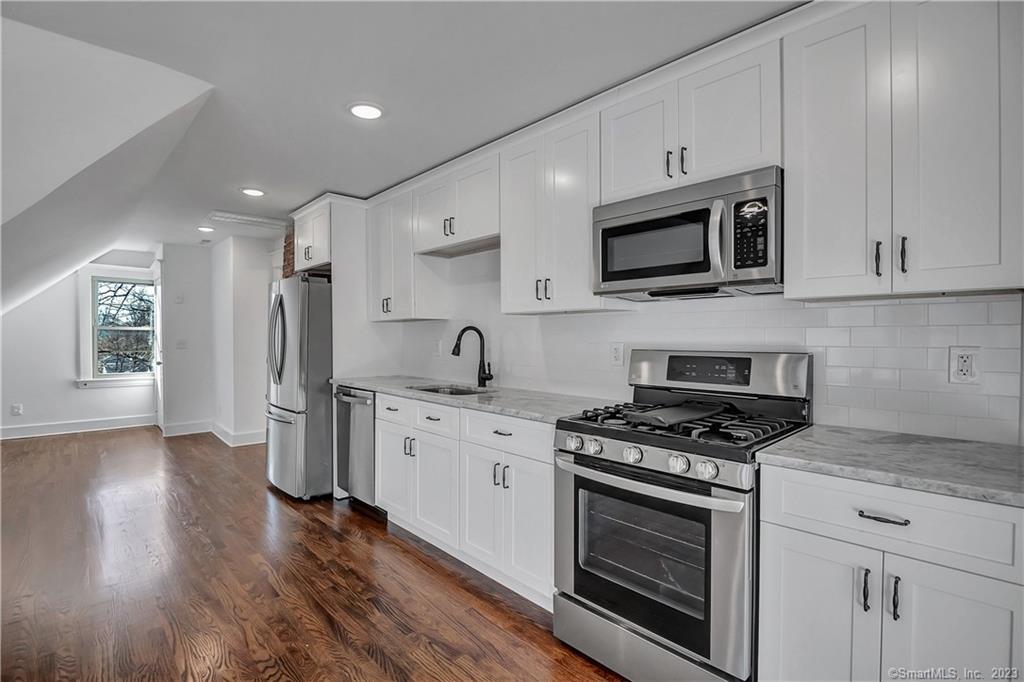 Rental Property at Elm Street 3, New Haven, Connecticut - Bedrooms: 2 
Bathrooms: 1 
Rooms: 4  - $2,200 MO.