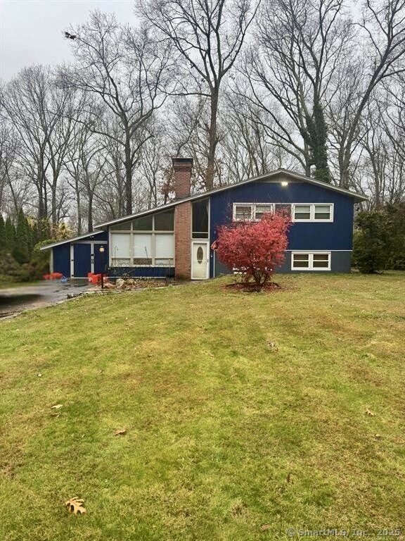 N Glenwoods Road, Ledyard, Connecticut - 3 Bedrooms  
2 Bathrooms  
5 Rooms - 