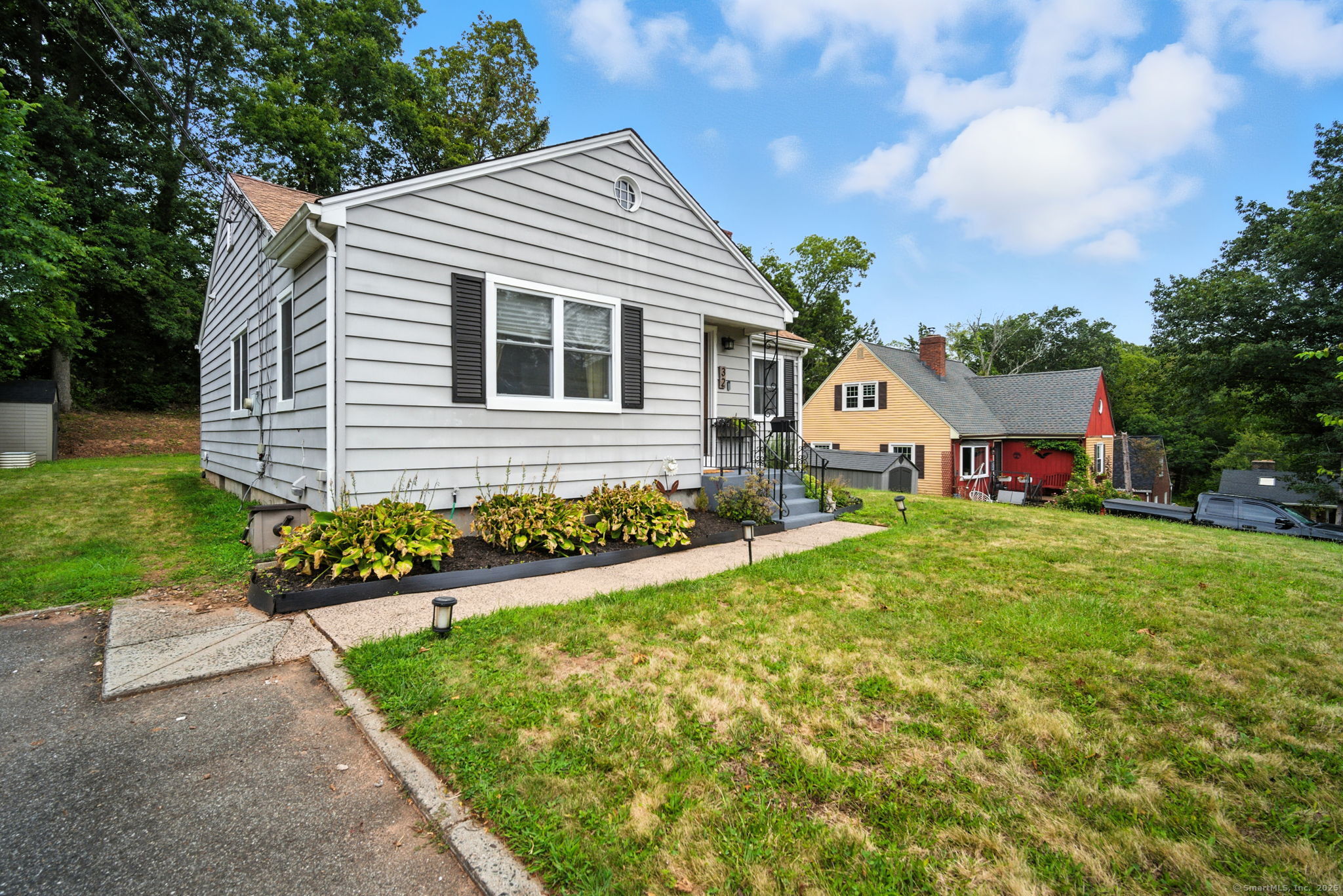 New Britain, Connecticut 06053, United States, 2 Bedrooms Bedrooms, ,2 BathroomsBathrooms,Residential,Pending,200021