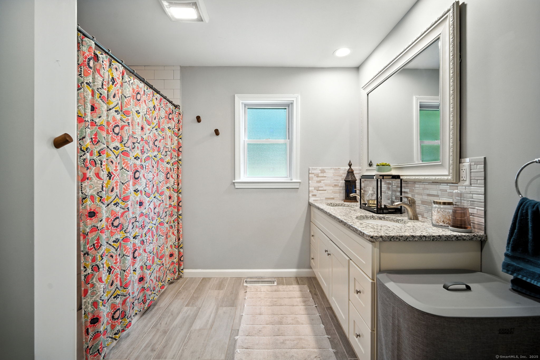 New Britain, Connecticut 06053, United States, 2 Bedrooms Bedrooms, ,2 BathroomsBathrooms,Residential,Pending,200021