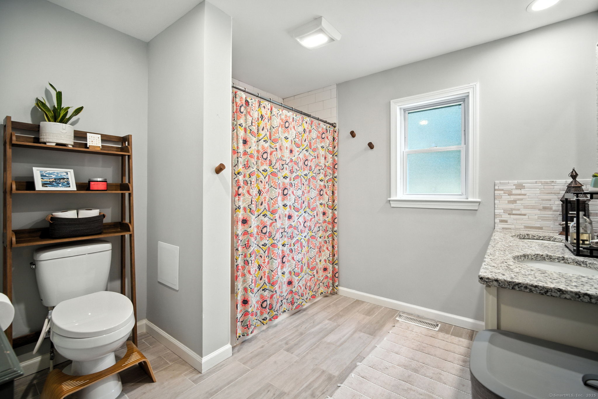 New Britain, Connecticut 06053, United States, 2 Bedrooms Bedrooms, ,2 BathroomsBathrooms,Residential,Pending,200021