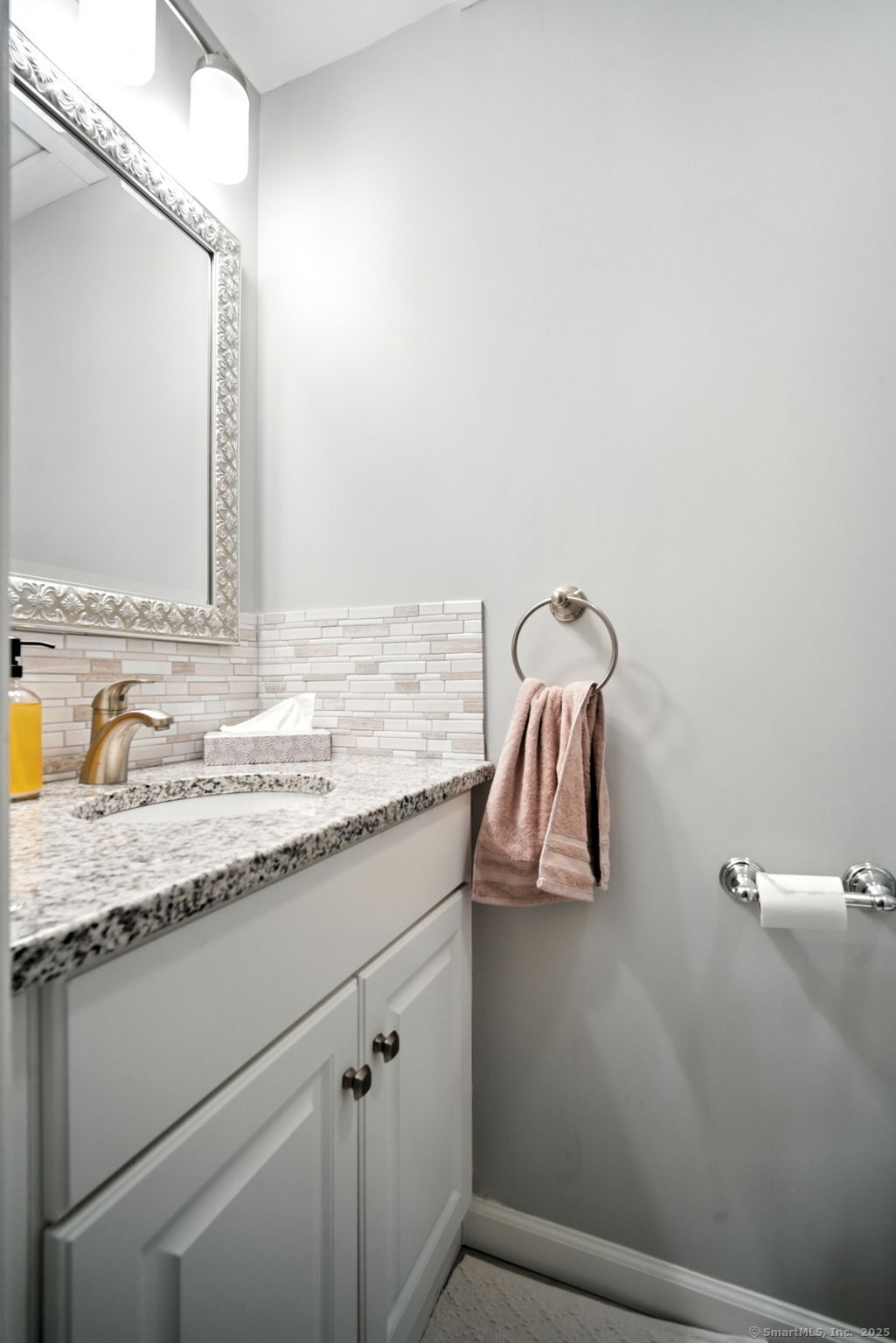 New Britain, Connecticut 06053, United States, 2 Bedrooms Bedrooms, ,2 BathroomsBathrooms,Residential,Pending,200021