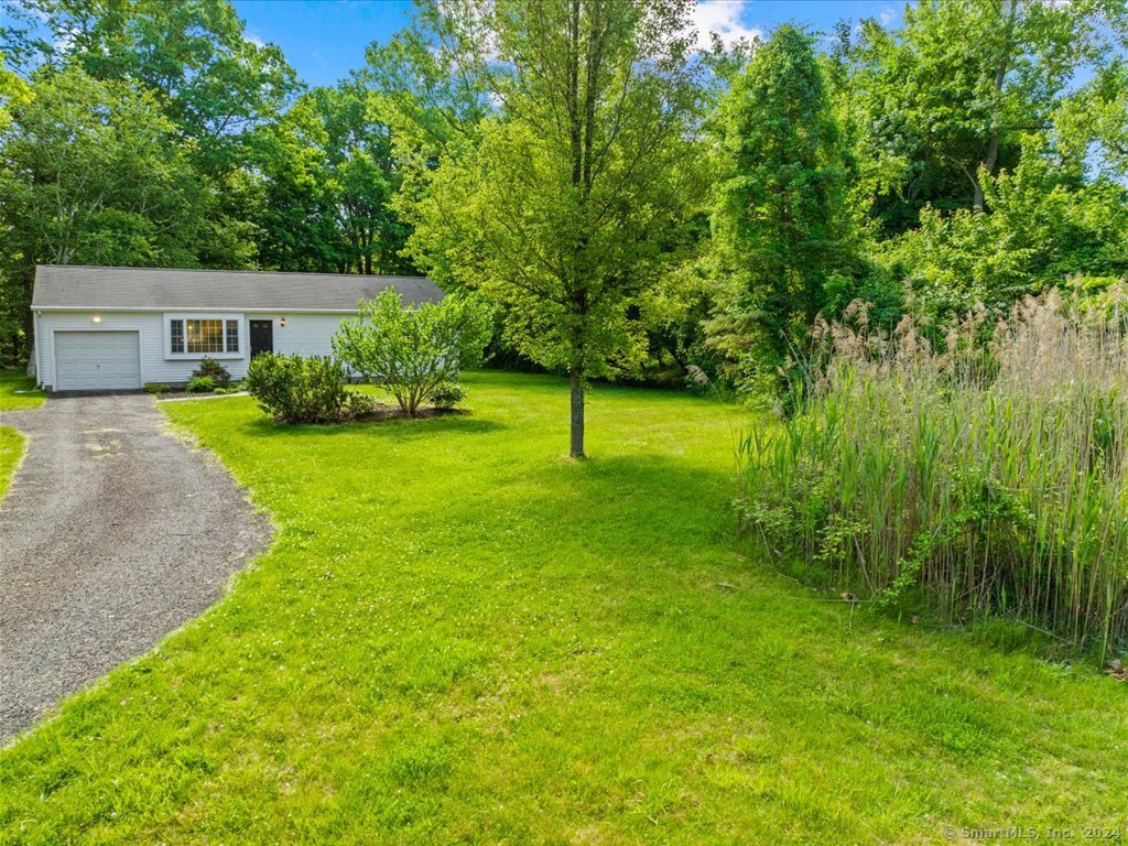 437 Bow Lane, Middletown, Connecticut - 2 Bedrooms  
1 Bathrooms  
4 Rooms - 