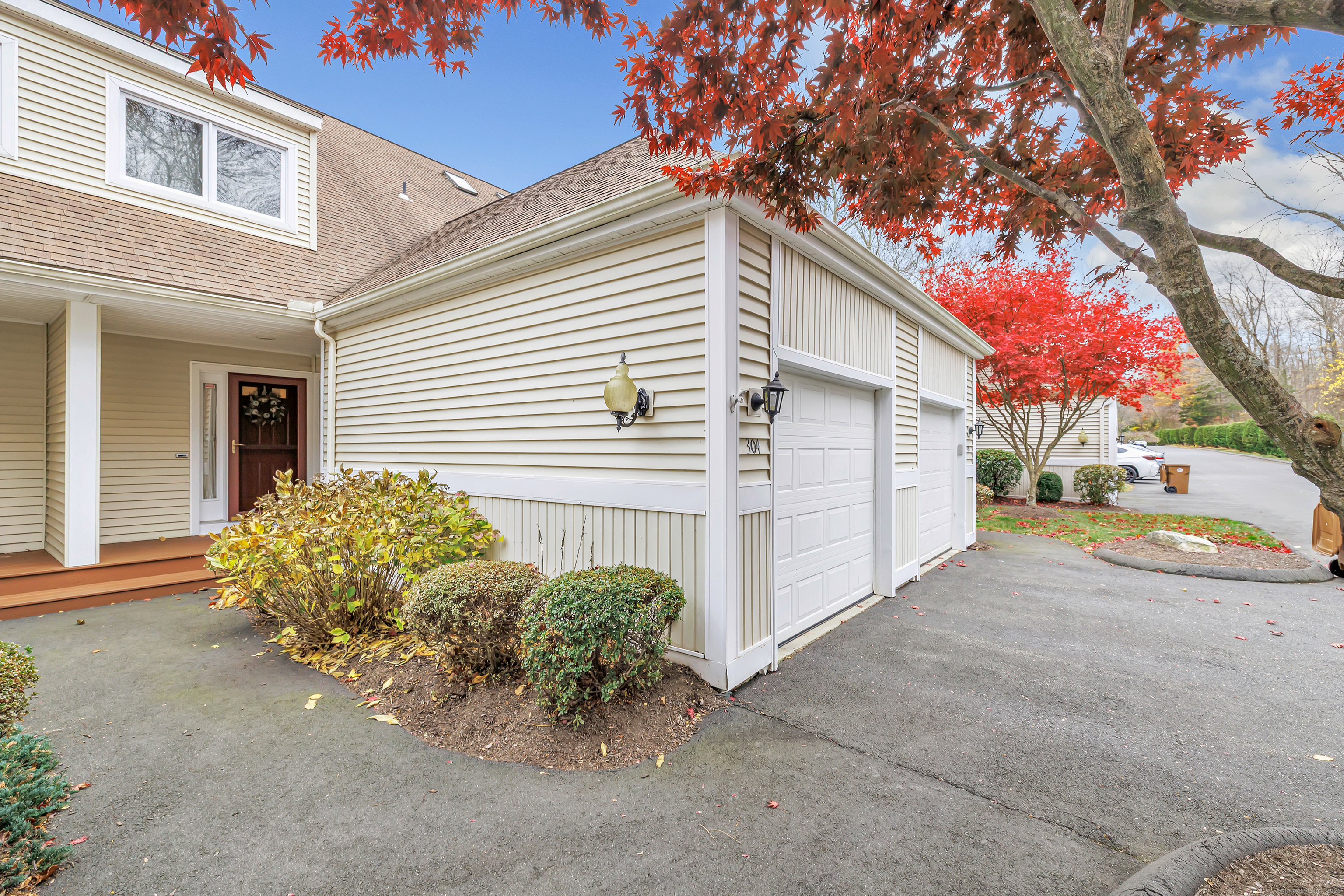 304 Summerfield Gardens 304