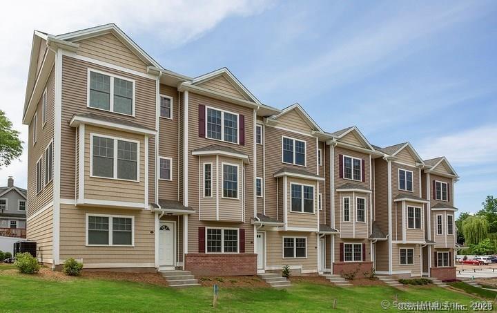 Ringgold Street 206, West Hartford, Connecticut - 3 Bedrooms  
2 Bathrooms  
4 Rooms - 