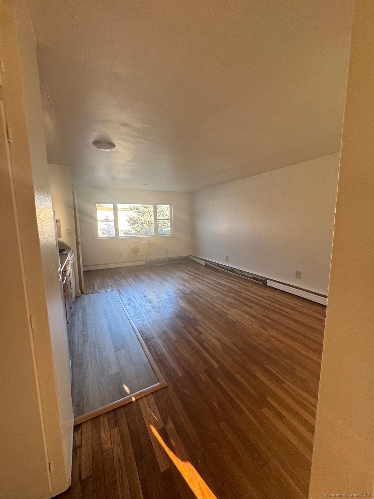 Mckinley Avenue 15A, Bridgeport, Connecticut - 1 Bathrooms  
2 Rooms - 