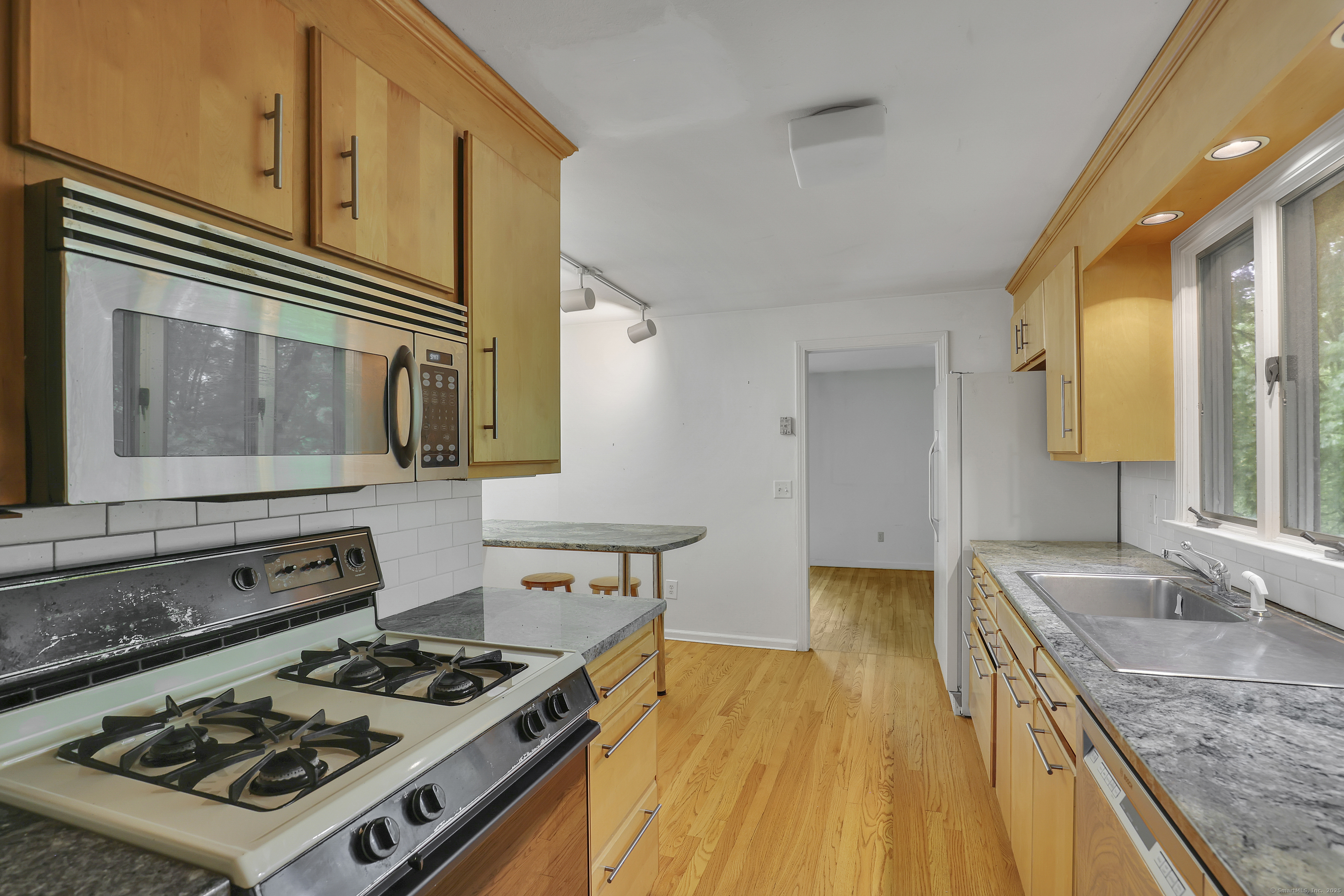 17 Adorno Drive, Portland, Connecticut image 6