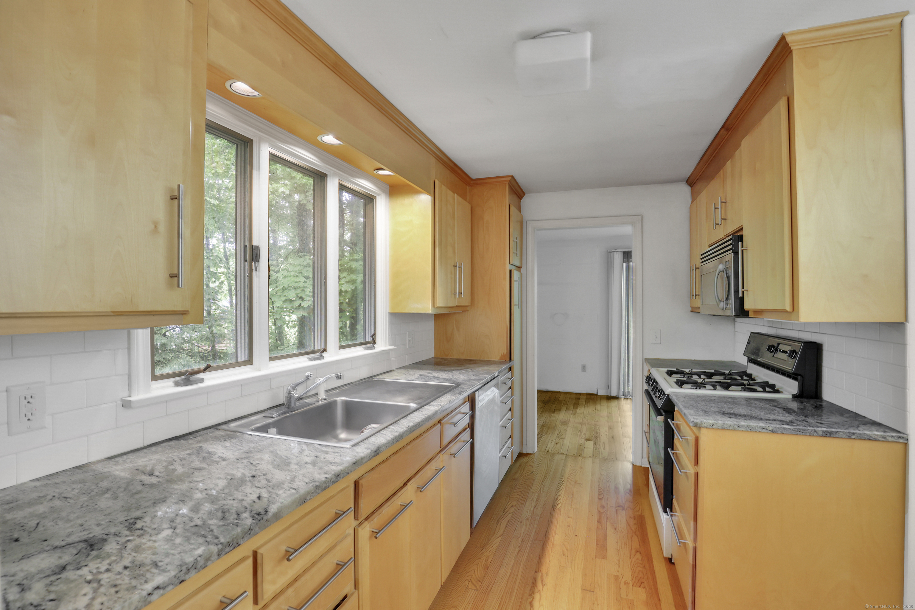 17 Adorno Drive, Portland, Connecticut image 8