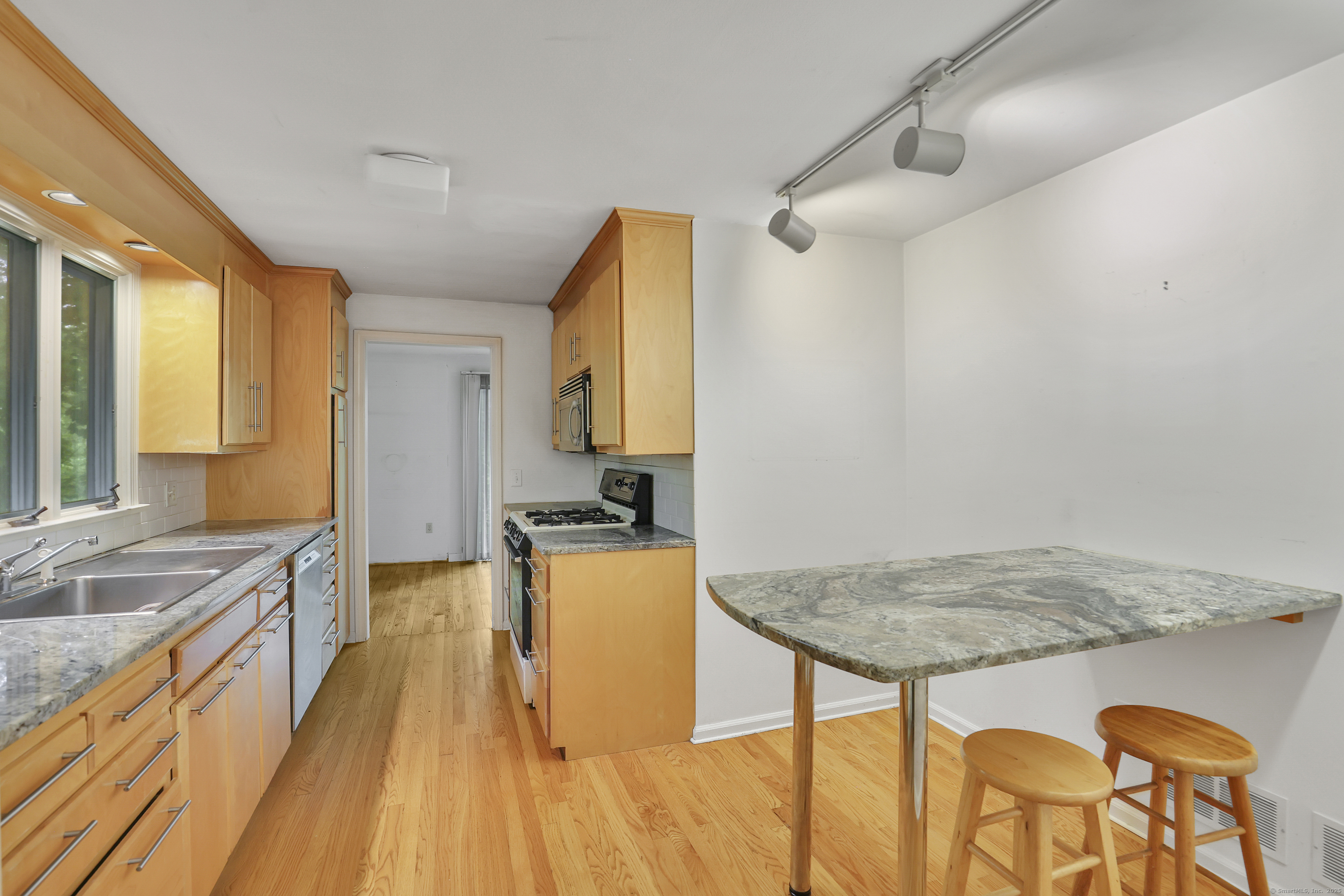 17 Adorno Drive, Portland, Connecticut image 9