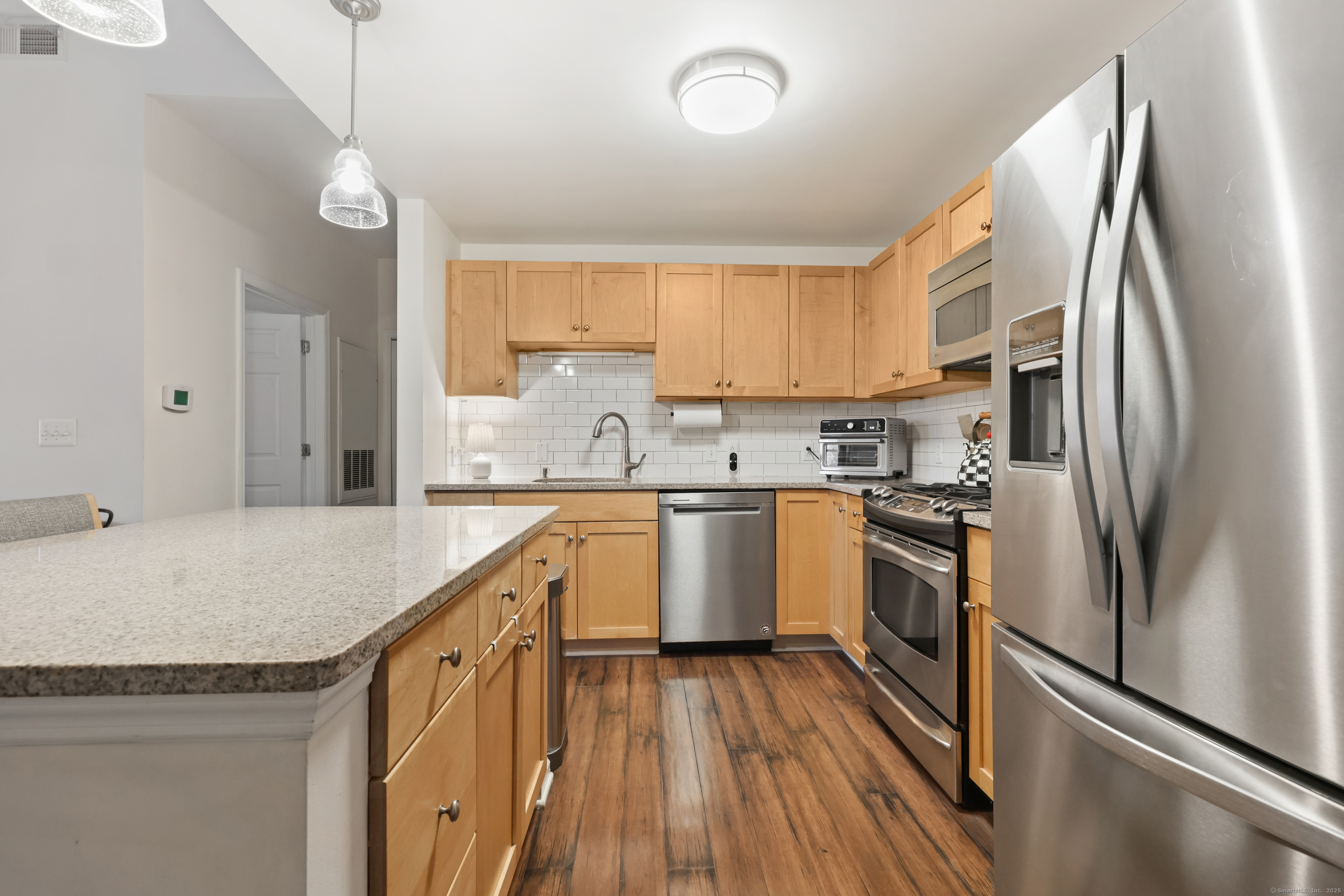 25 Adams Avenue 411