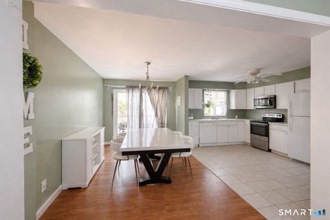 Tiny photo for 46 Chamberlain Street #B, New Haven, CT 06512 (MLS # 24156262)