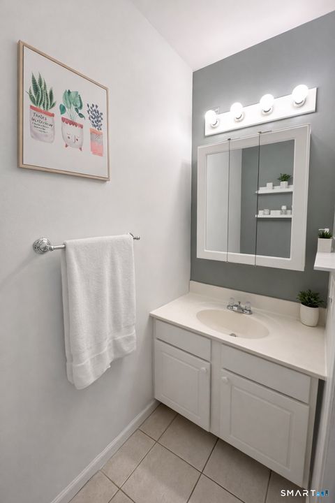 Tiny photo for 46 Chamberlain Street #B, New Haven, CT 06512 (MLS # 24156262)