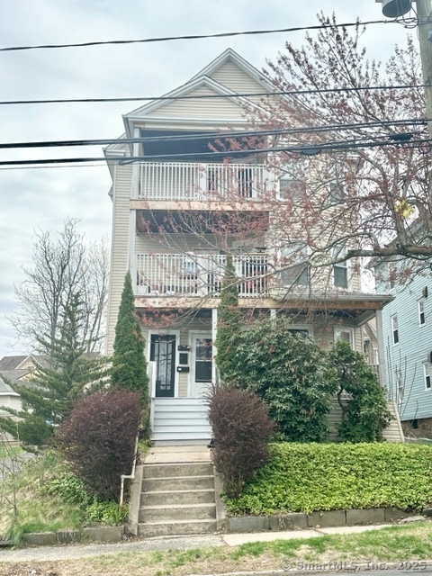 Rental Property at Linwood Street 1st Fl, New Britain, Connecticut - Bedrooms: 3 
Bathrooms: 1 
Rooms: 5  - $1,850 MO.