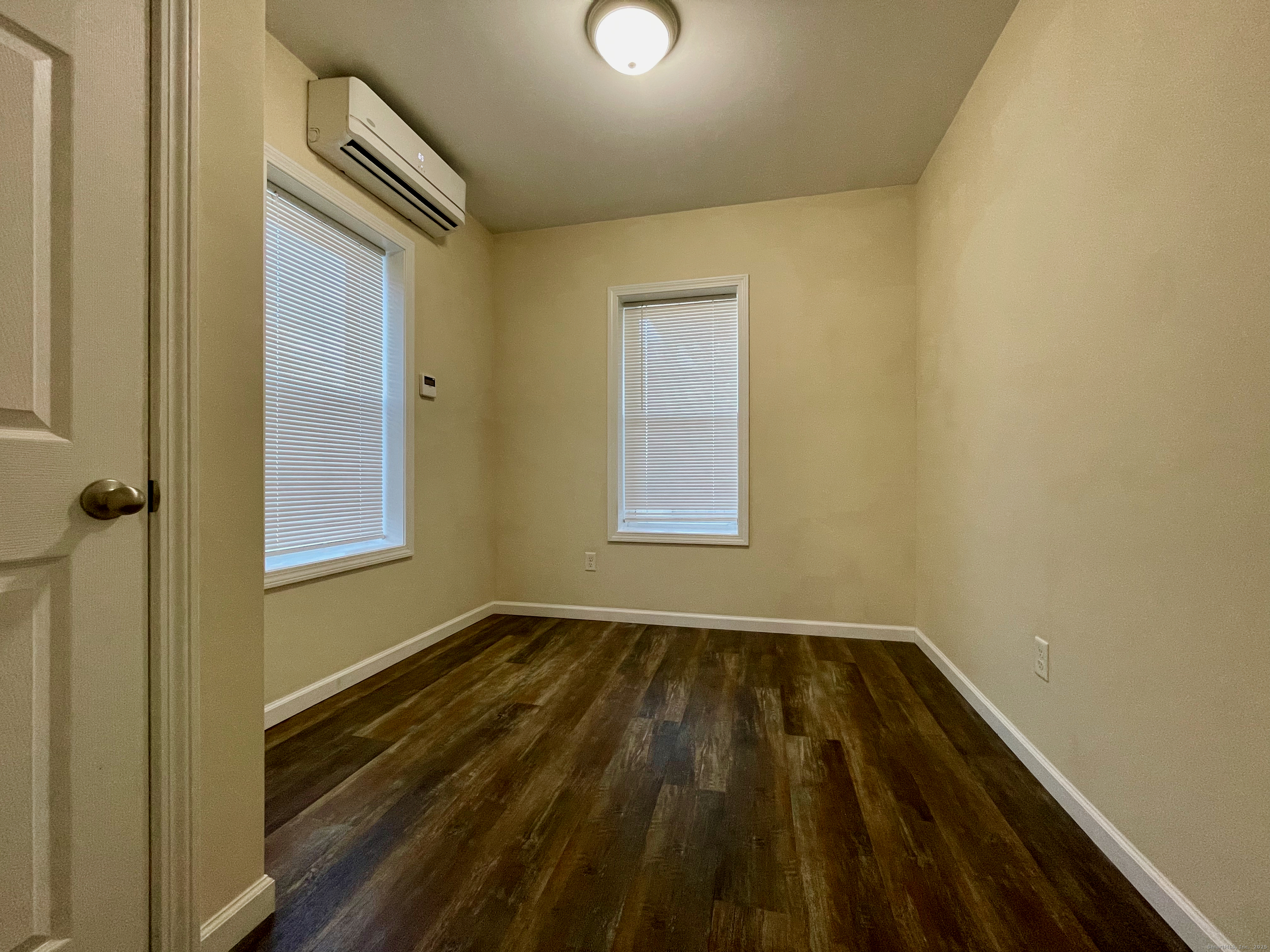 Bristol, Connecticut 06010, United States, 2 Bedrooms Bedrooms, ,1 BathroomBathrooms,Residential,Active,254668