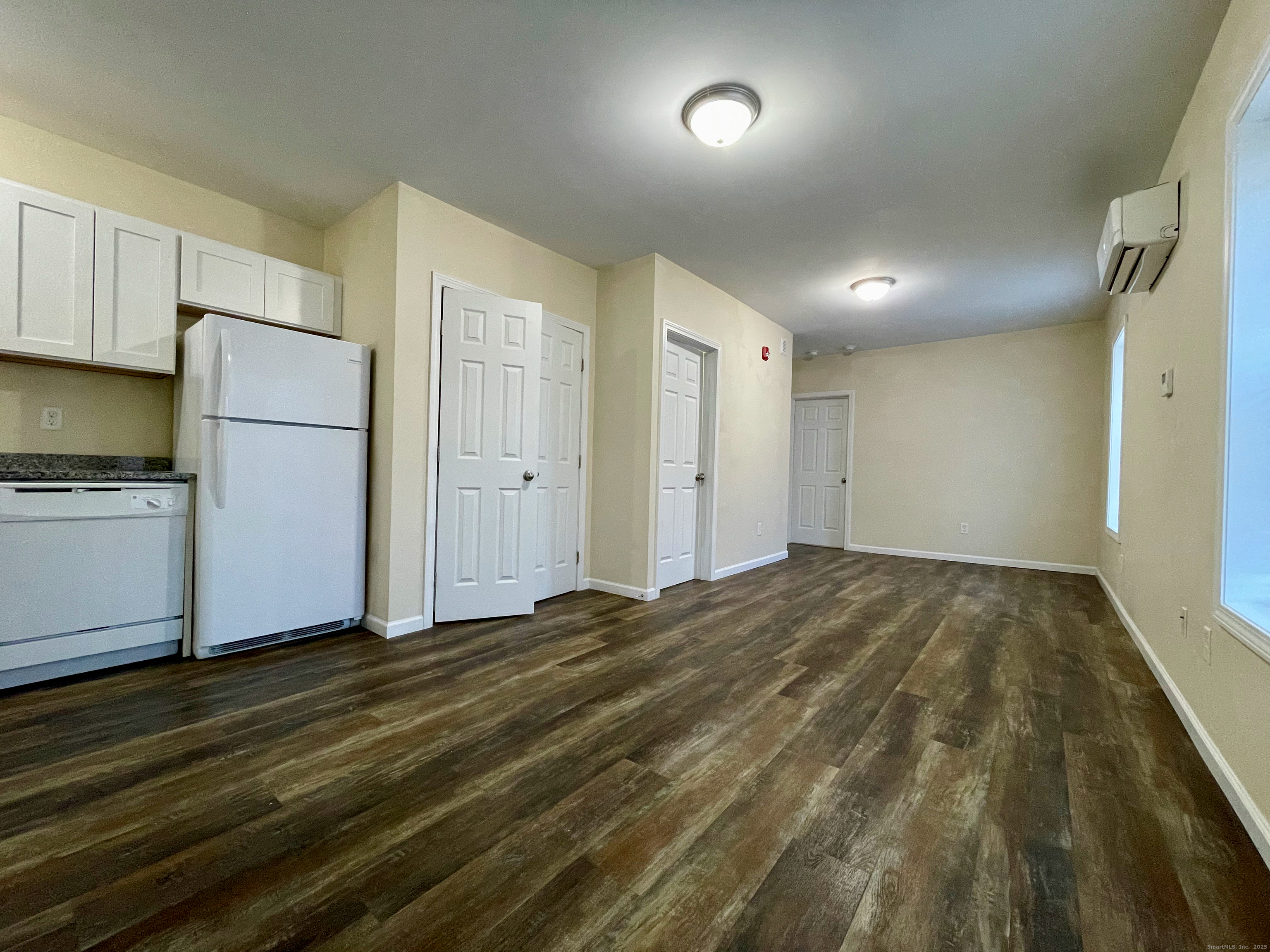 Bristol, Connecticut 06010, United States, 2 Bedrooms Bedrooms, ,1 BathroomBathrooms,Residential,Active,254668