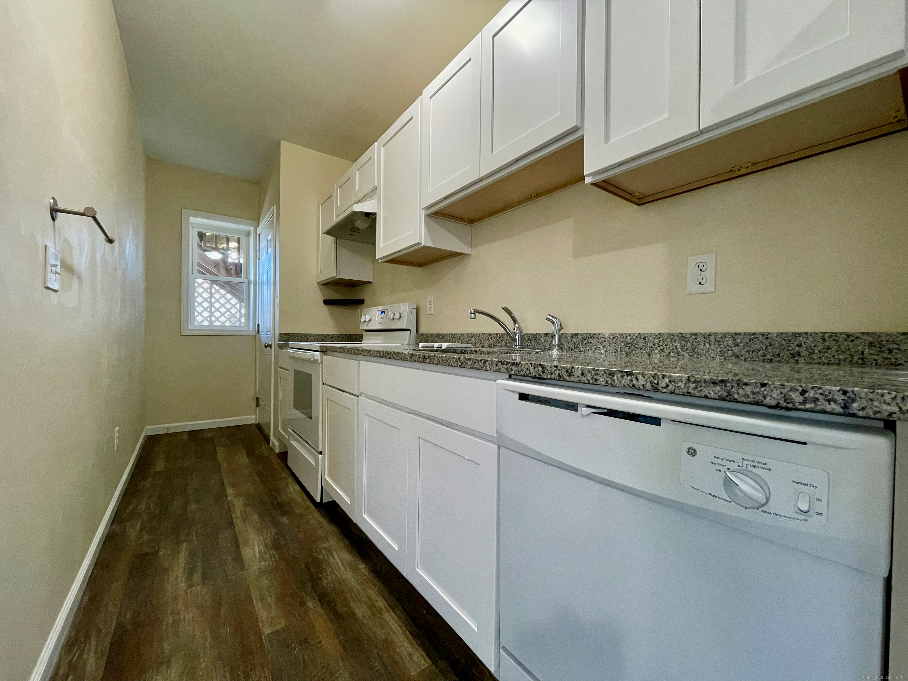 Bristol, Connecticut 06010, United States, 2 Bedrooms Bedrooms, ,1 BathroomBathrooms,Residential,Active,254668